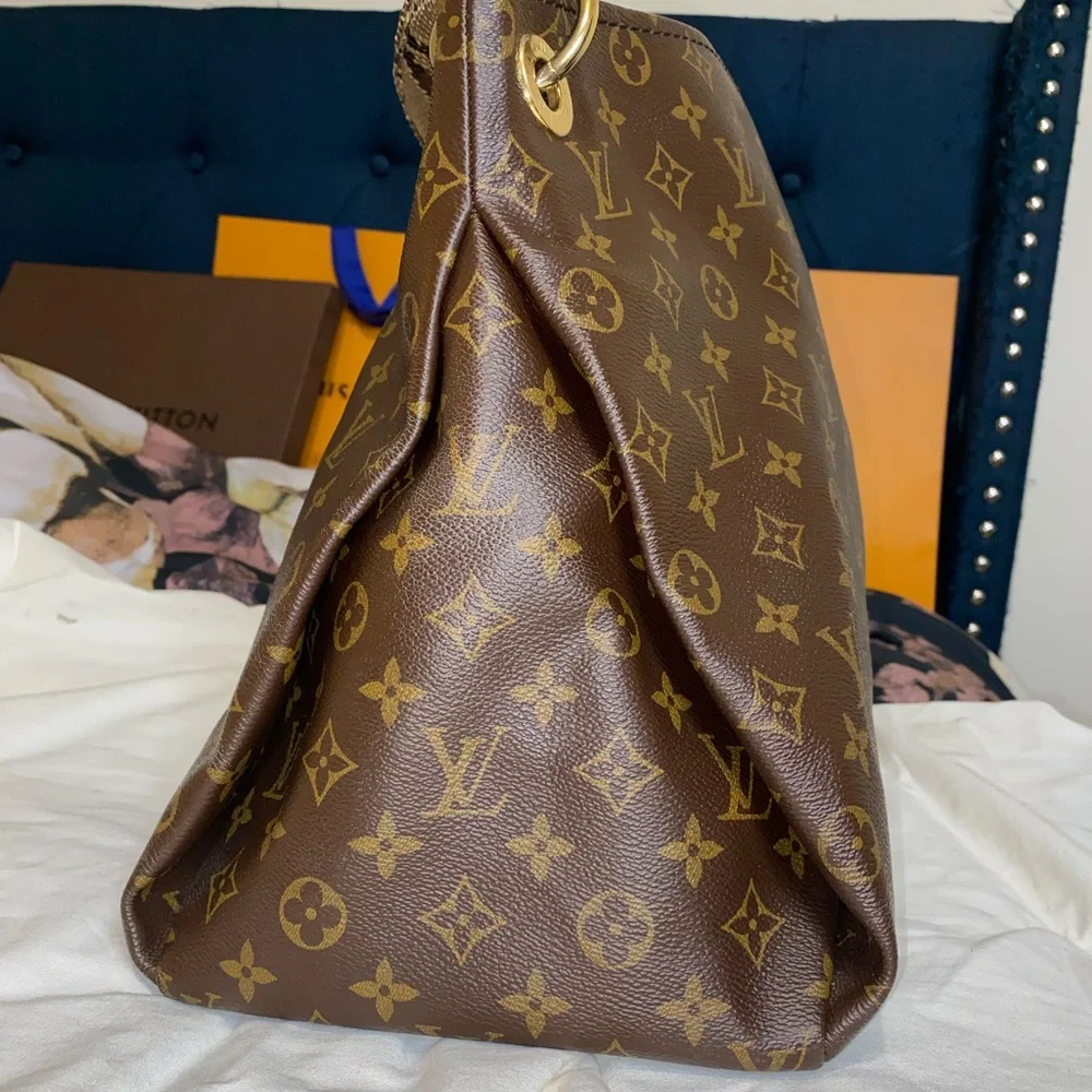 🦄✨RARE Louis Vuitton Artsy MM Python handle Exotique